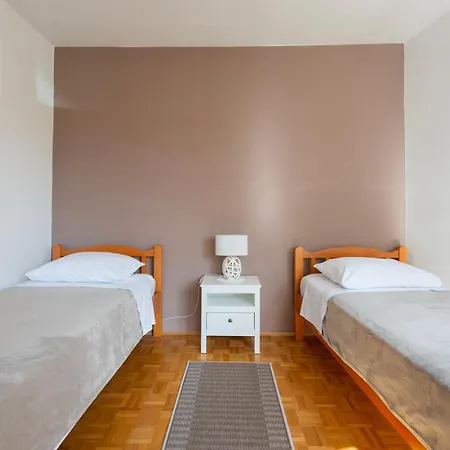Maraska Park Apartment *