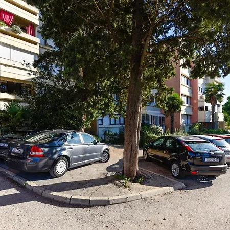 Maraska Park Apartment